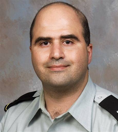 Stelec z Fort Hood, major Nidal Malik Hasan